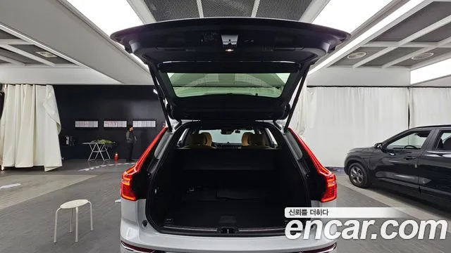 Volvo XC60 2021 — фото 20