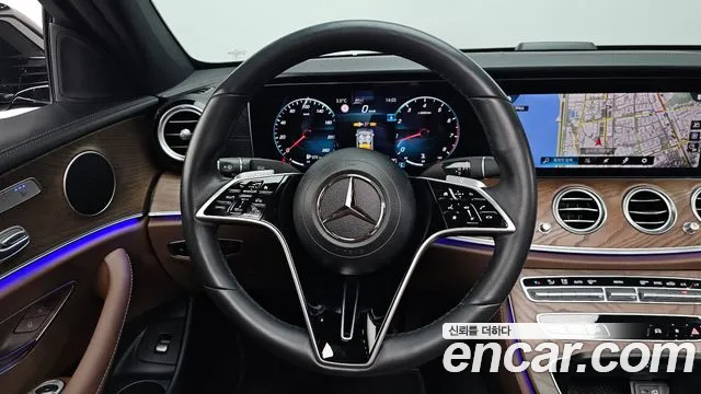 Mercedes-Benz E-Class 2021 — фото 13