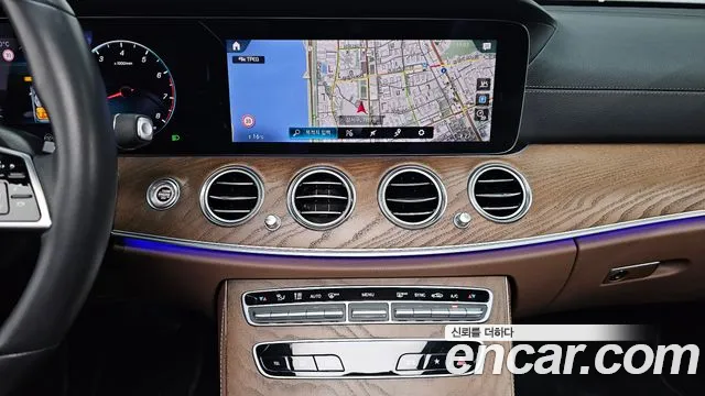 Mercedes-Benz E-Class 2021 — фото 14