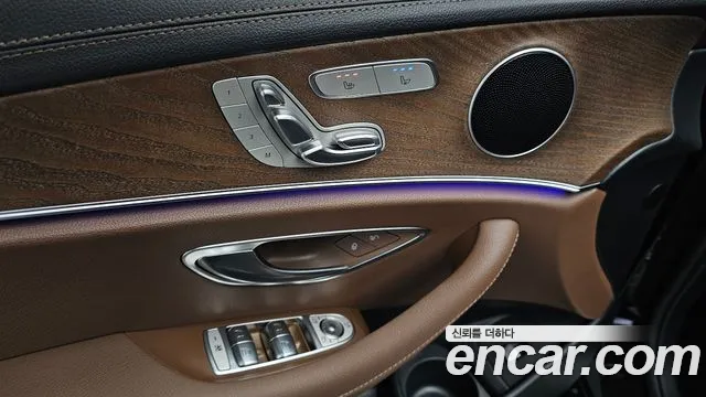 Mercedes-Benz E-Class 2021 — фото 18