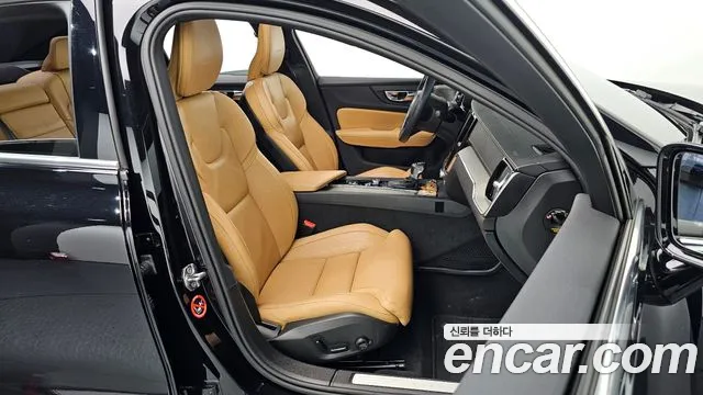 Volvo S60 2020 — фото 10