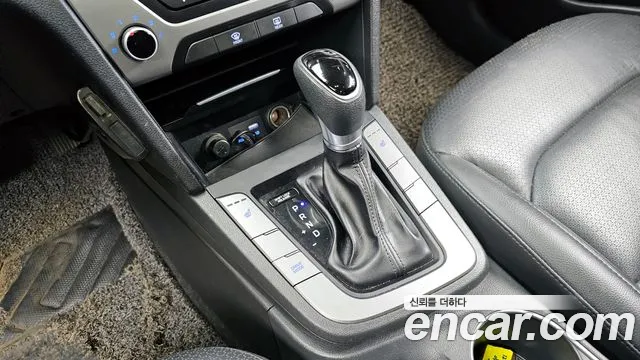 Hyundai AVANTE 2017 — фото 9