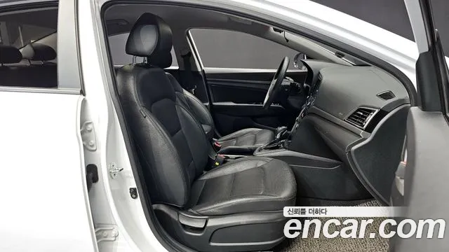 Hyundai AVANTE 2017 — фото 10