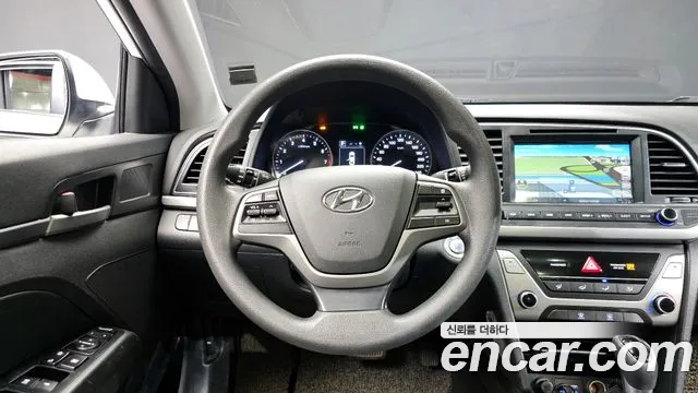 Hyundai AVANTE 2017 — фото 13