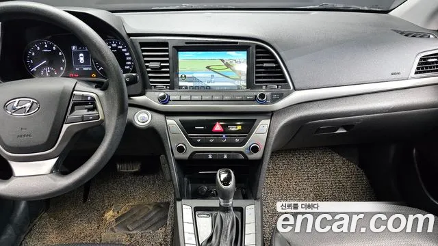 Hyundai AVANTE 2017 — фото 14