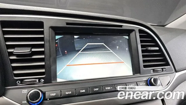 Hyundai AVANTE 2017 — фото 15