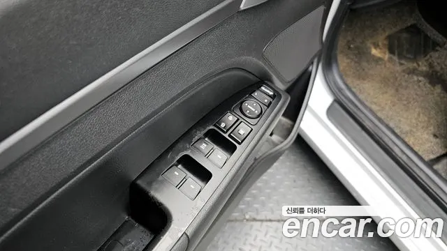 Hyundai AVANTE 2017 — фото 17