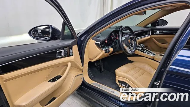 Porsche Panamera 2018 — фото 10