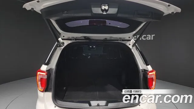 Ford Explorer 2018 — фото 20