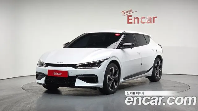 Kia EV6 2023 — фото 1