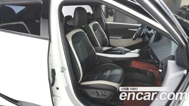 Kia EV6 2023 — фото 10