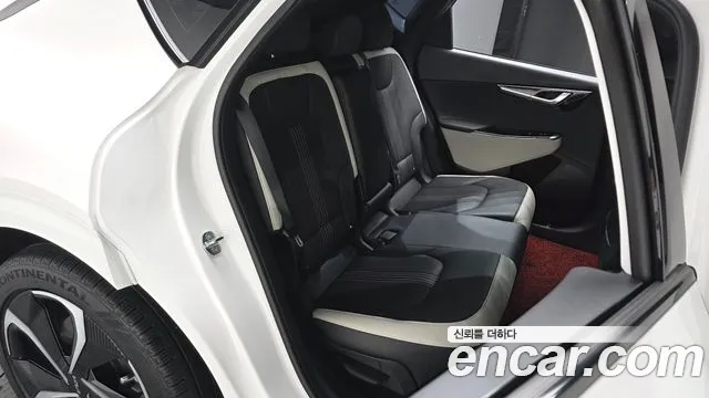 Kia EV6 2023 — фото 11
