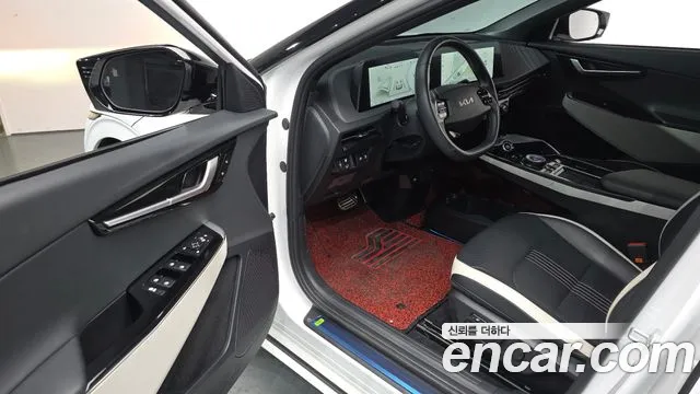 Kia EV6 2023 — фото 12