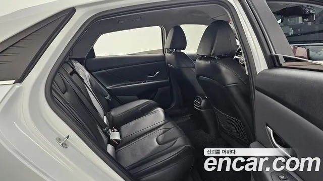 Hyundai AVANTE 2021 — фото 12