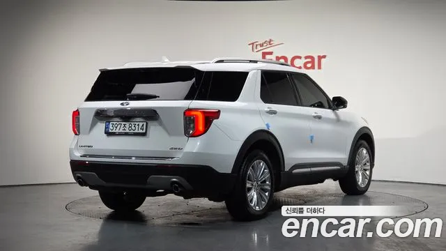 Ford Explorer 2022 — фото 1