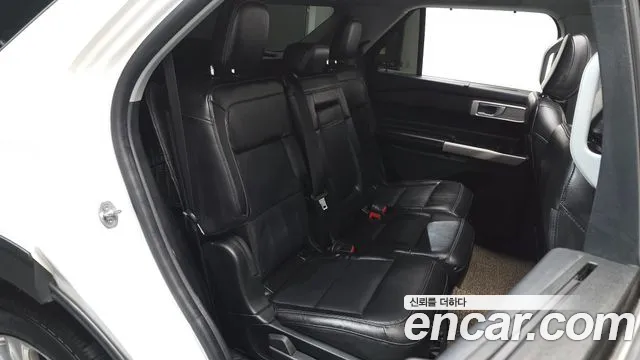 Ford Explorer 2022 — фото 11