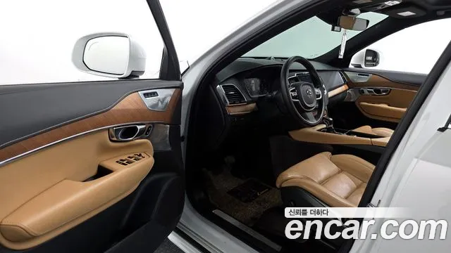 Volvo XC90 2018 — фото 10