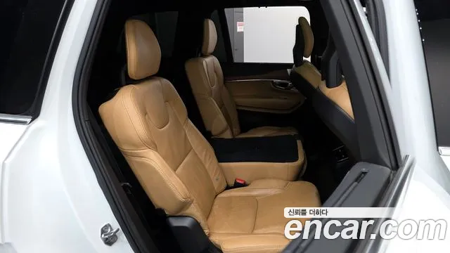Volvo XC90 2018 — фото 12