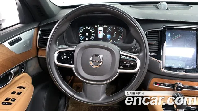 Volvo XC90 2018 — фото 13