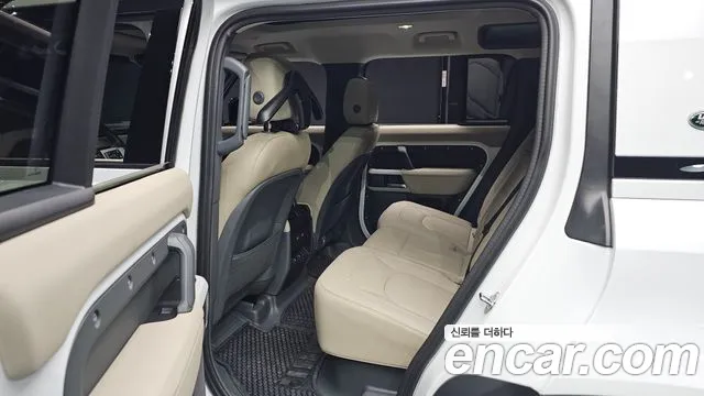 Land Rover Defender 2024 — фото 12