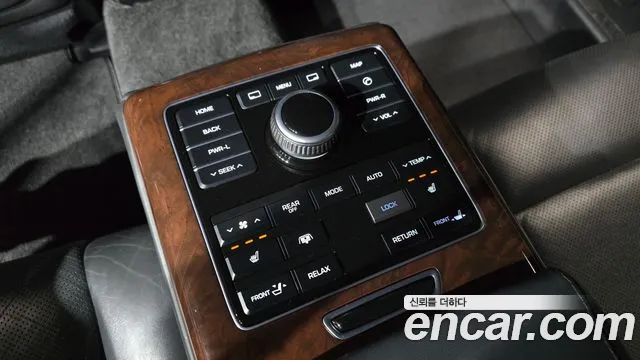 Hyundai Equus 2013 — фото 17