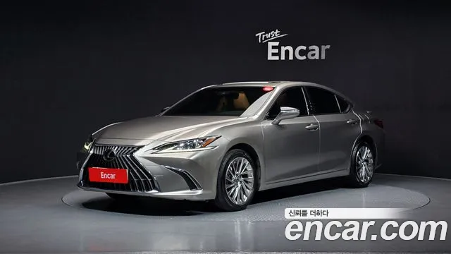 Lexus ES 2023 — фото 1
