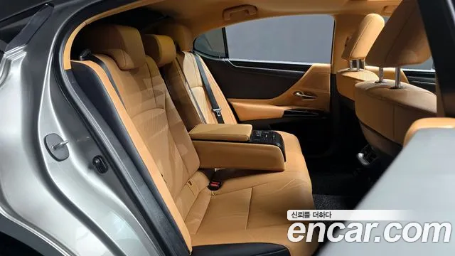 Lexus ES 2023 — фото 12