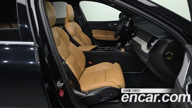 Volvo XC60 2020 — фото 11