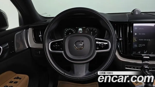 Volvo XC60 2020 — фото 13