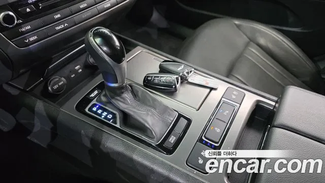 Hyundai Genesis 2015 — фото 9