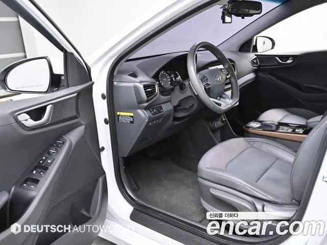 Hyundai Ioniq 2019 — фото 11