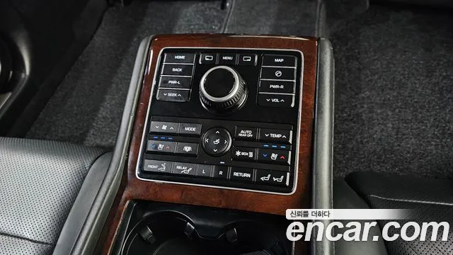 Hyundai Equus 2015 — фото 19