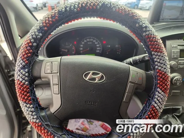 Hyundai Starex 2015 — фото 16