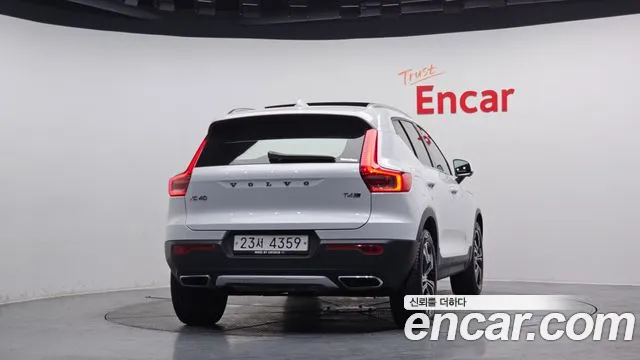 Volvo XC40 2020 — фото 4