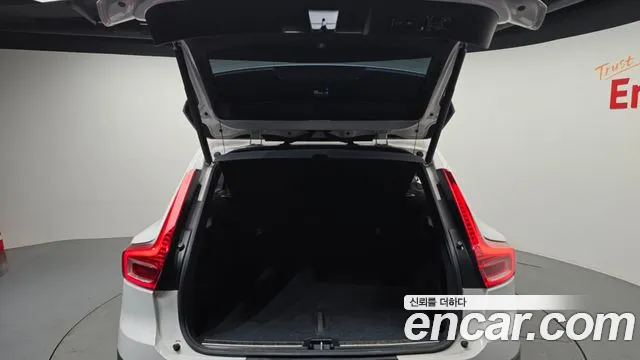 Volvo XC40 2020 — фото 20