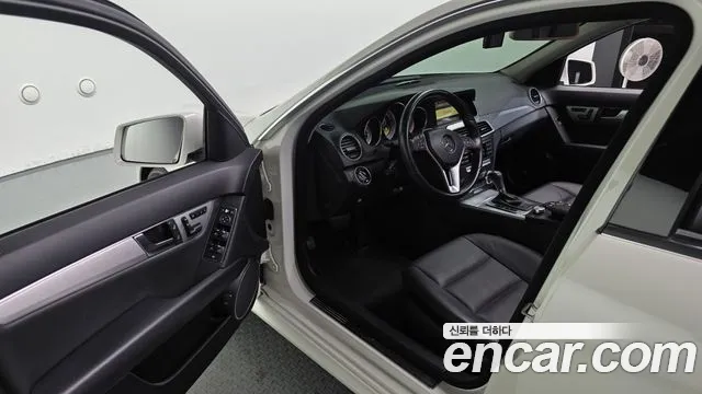Mercedes-Benz C-Class 2012 — фото 11