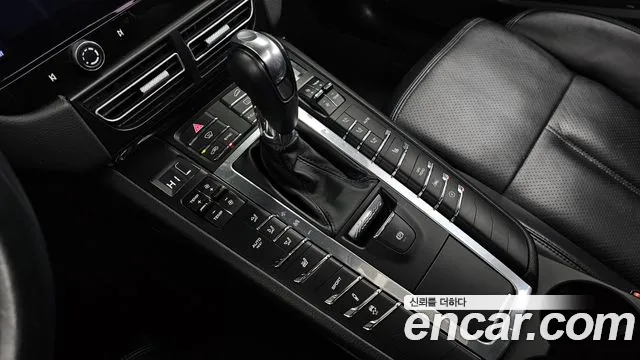 Porsche Macan 2018 — фото 9