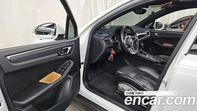 Porsche Macan 2018 — фото 10