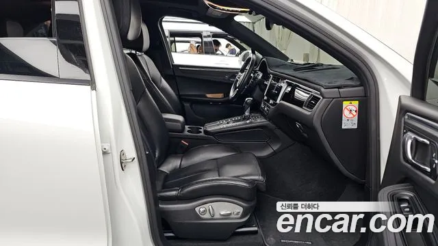 Porsche Macan 2018 — фото 11
