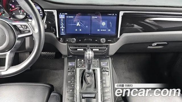 Porsche Macan 2018 — фото 14