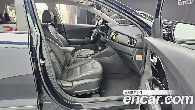 Kia Niro 2017 — фото 10