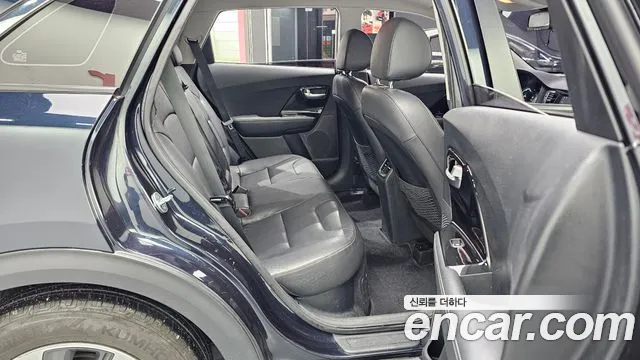 Kia Niro 2017 — фото 11