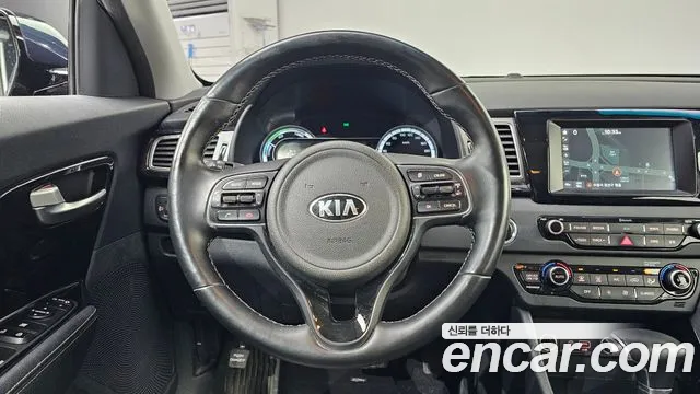 Kia Niro 2017 — фото 12