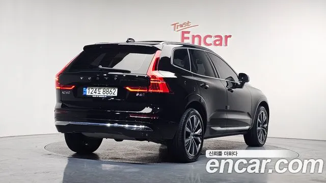 Volvo XC60 2022 — фото 2