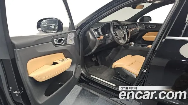 Volvo XC60 2022 — фото 10