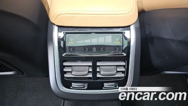 Volvo XC60 2022 — фото 18
