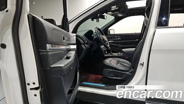 Ford Explorer 2019 — фото 10