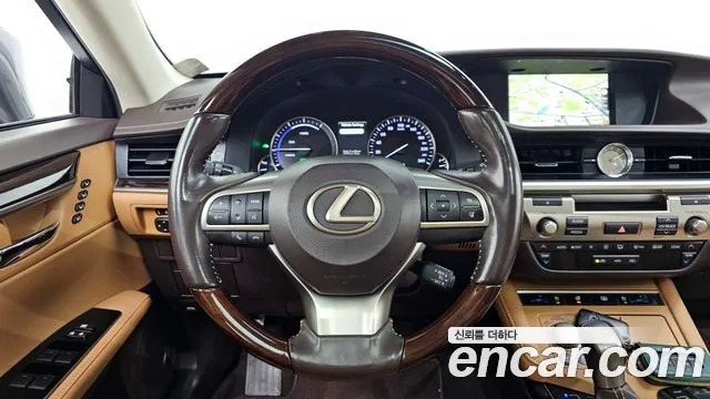 Lexus ES 2018 — фото 13