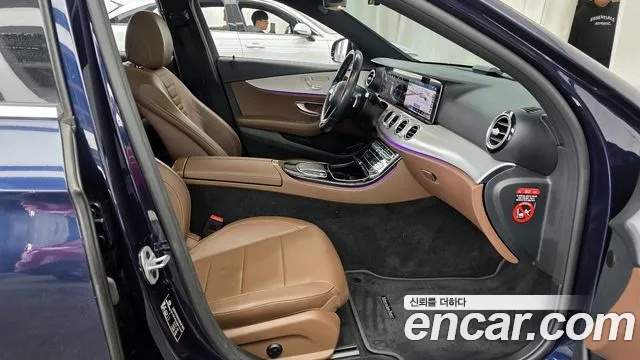 Mercedes-Benz E-Class 2021 — фото 11