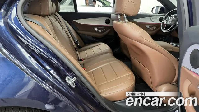 Mercedes-Benz E-Class 2021 — фото 12